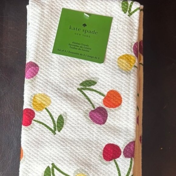 NWT Kate Spade Cherry Print Oven Mitt and Towels Set - Picture 5 of 5